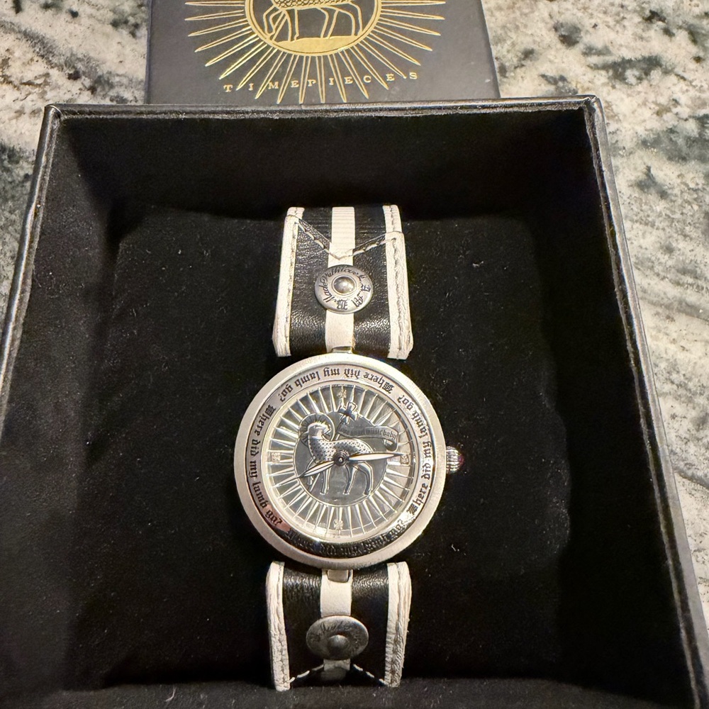 L.A.M.B Watch from Gwen Stefani - Picture 3 of 13
